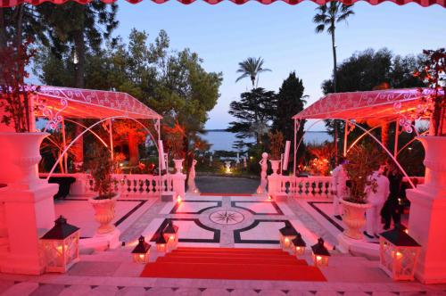 SeaFront gala Red Carpet, Green park, Blue sea & sky - Cannes is yours
